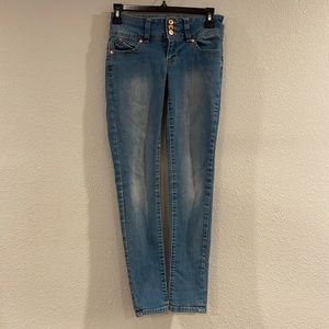 YMI wannabettafit 3 button medium wash skinny jeans, Sz 16